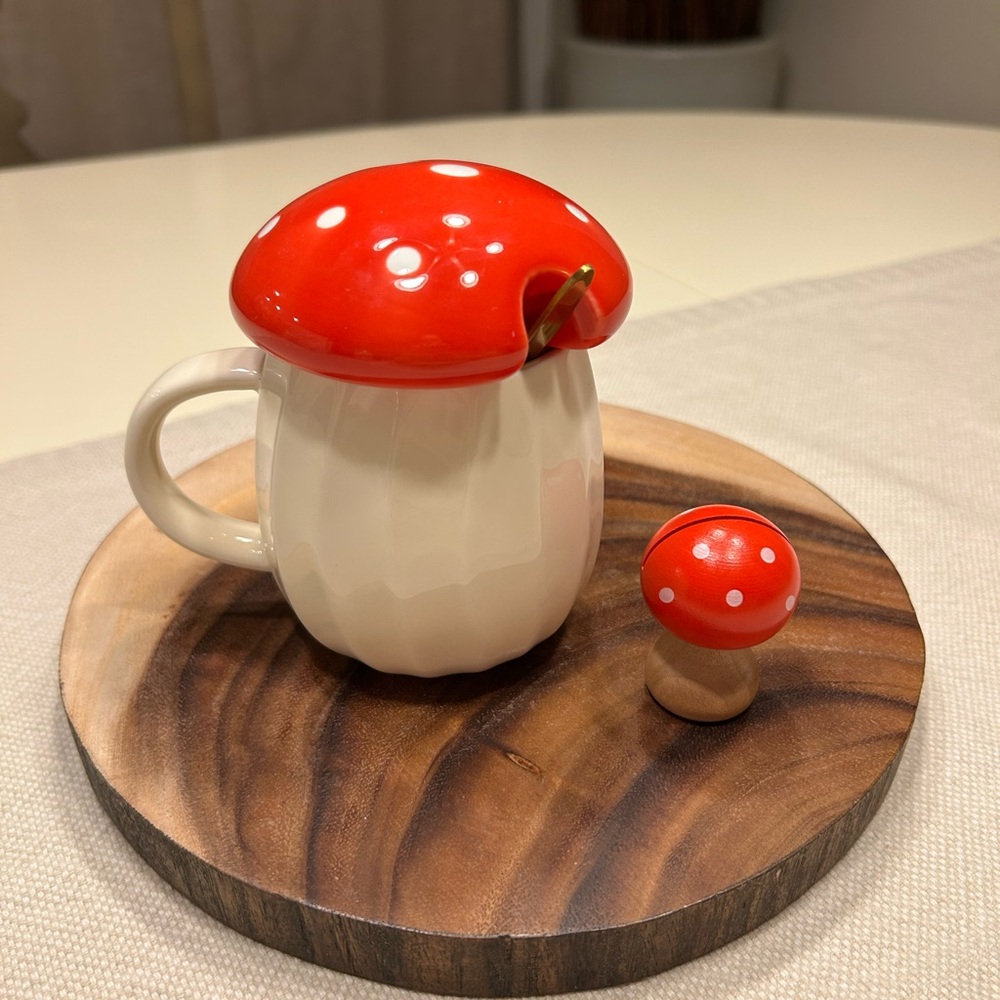 Red and Cream Mushroom Mug Set